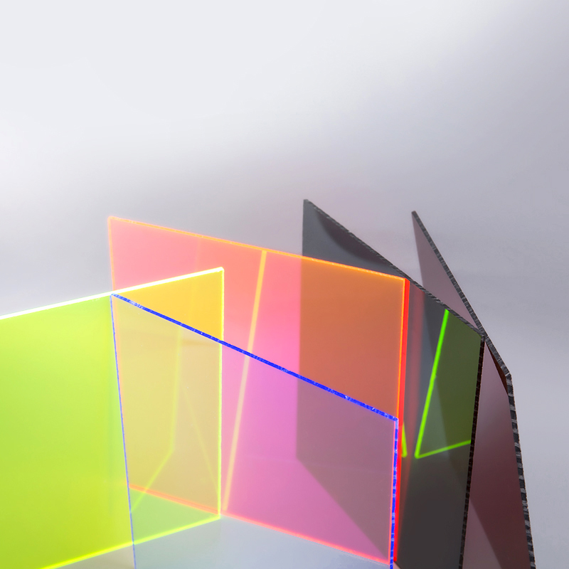 Läpikuultava värikäs akryylilevy