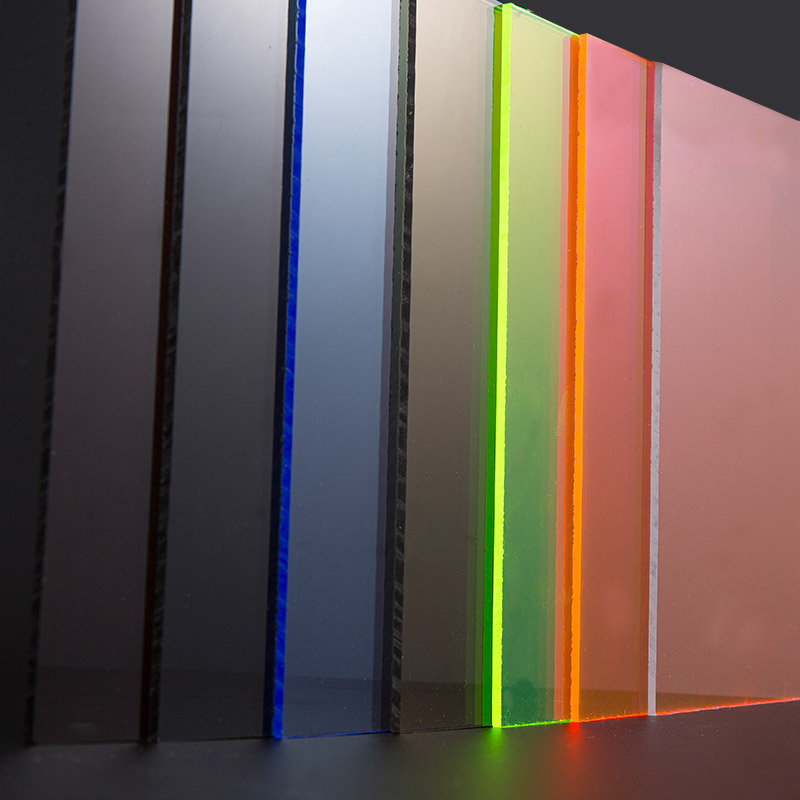 Läpikuultava värikäs akryylilevy